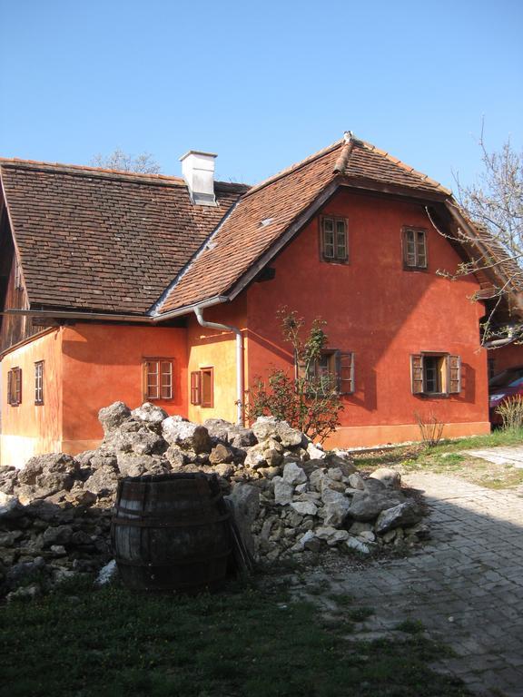 Ferienwohnungen Sonnenberg Рач-ан-дер-Вайнштрассе Экстерьер фото